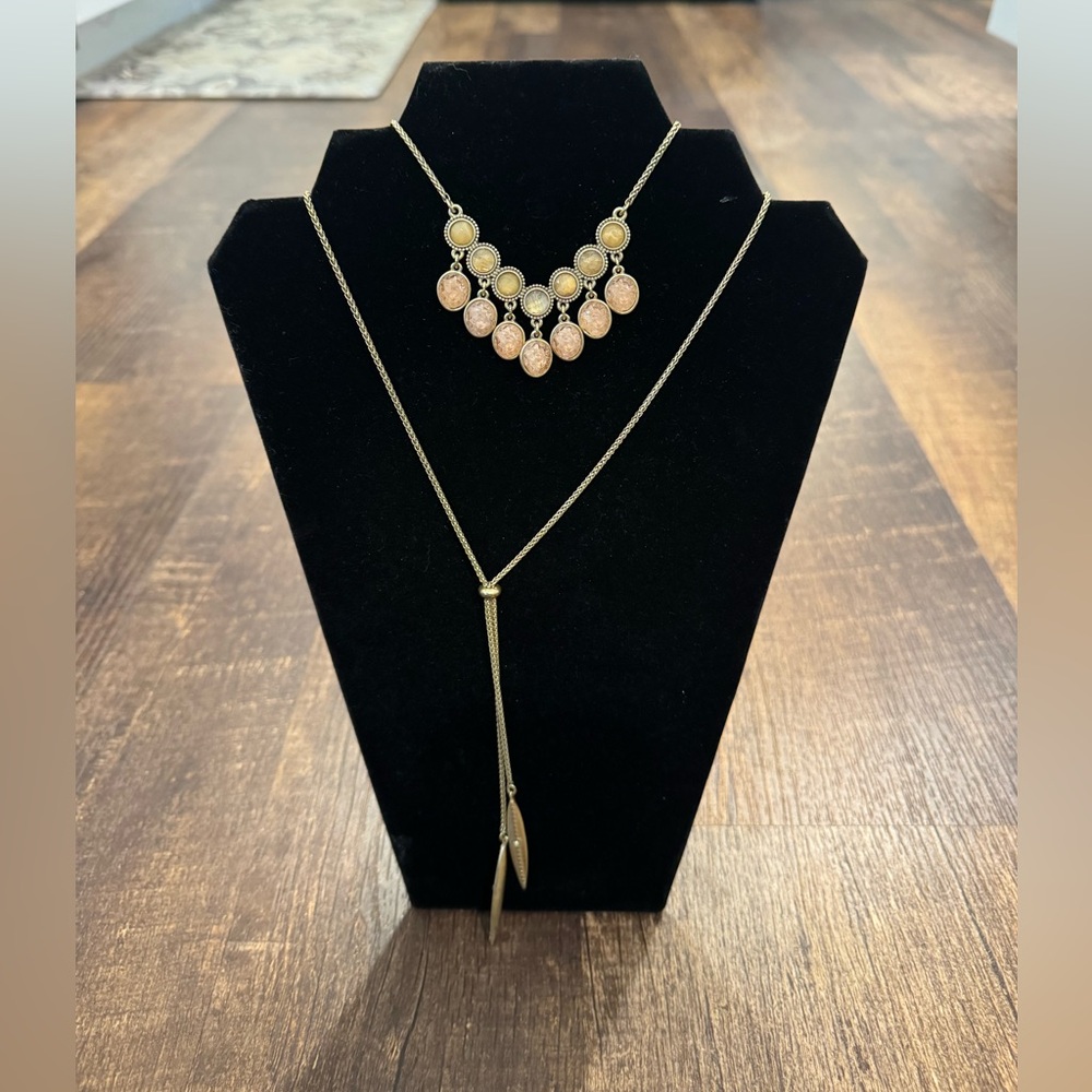 Lucky Brand Gold Necklace with lariat chain pendant and Pink geode Accents